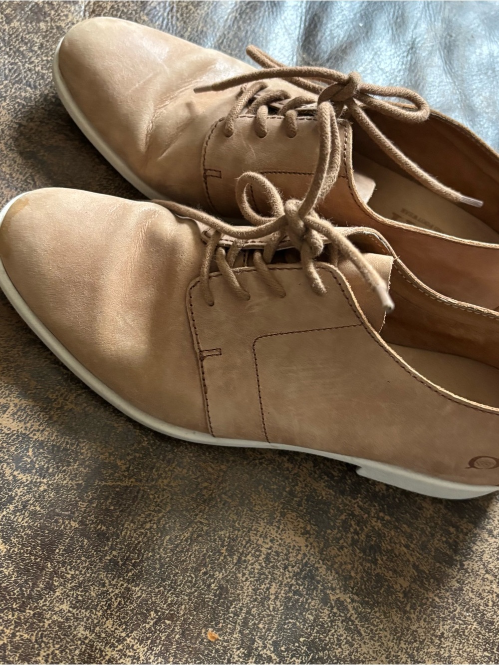 Born neutral taupe tan oxfords lace up flats Sz 8.5